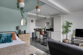 Studio Apartment - Central Chelmsford Location